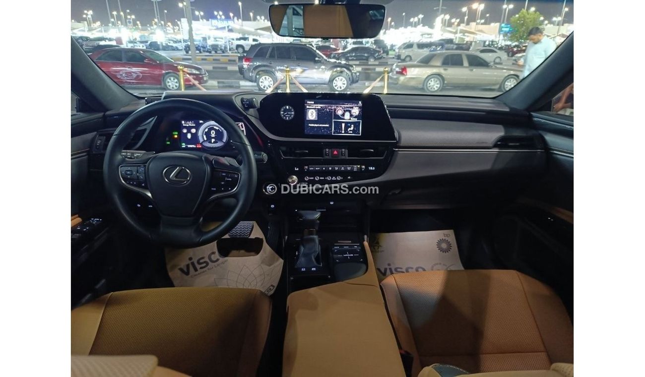 Lexus ES 300 Hybrid The car is in very good condition without accidents.inside and outside is very clean.