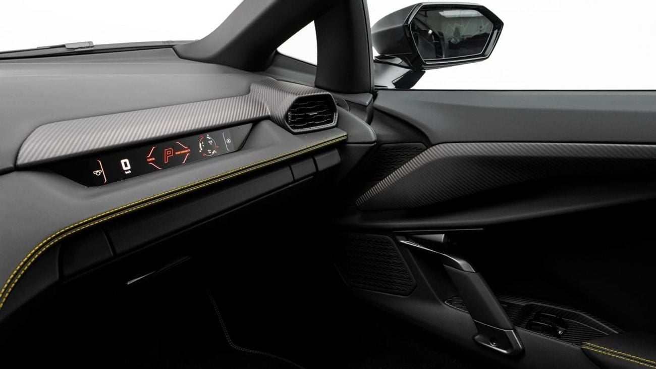 لامبورغيني ريفويلتو - 2025 - GCC Specs - Under 5-Year Warranty and Service Contract