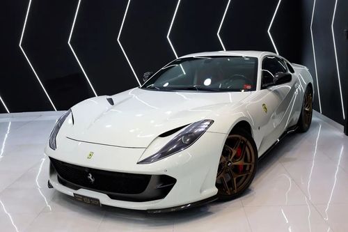 Ferrari 812 Superfast Passenger Display, Carbon Fiber Exterior/Interior, GCC Specs!!