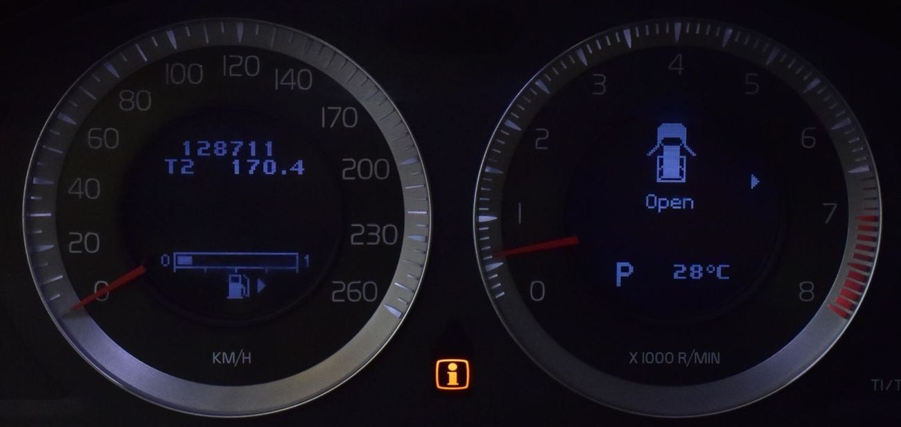 فولفو XC 60 EXCELLENT DEAL for our Volvo XC60 T6 AWD ( 2011 Model ) in Brown Color GCC Specs