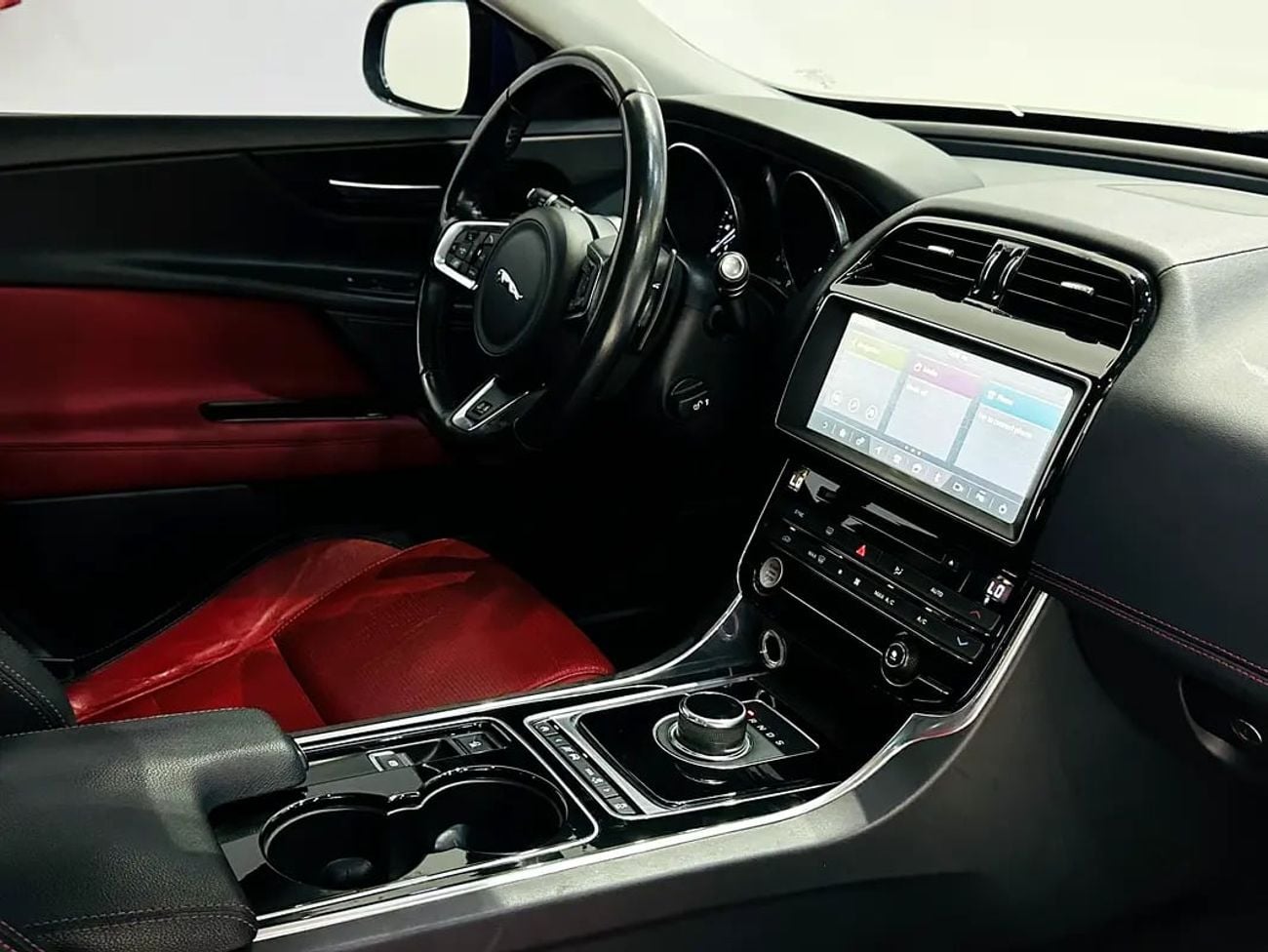 Jaguar XE R-SPORT