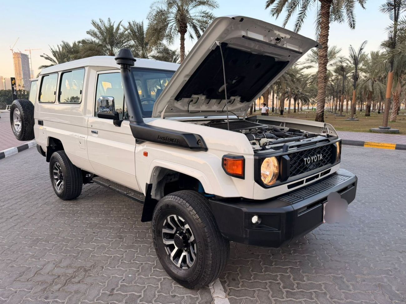 تويوتا لاند كروزر 70 Toyota landcruise Hard Top 2022MODEL Engine 4.5 Diesel v8 colour white Transmission Manual Interior 