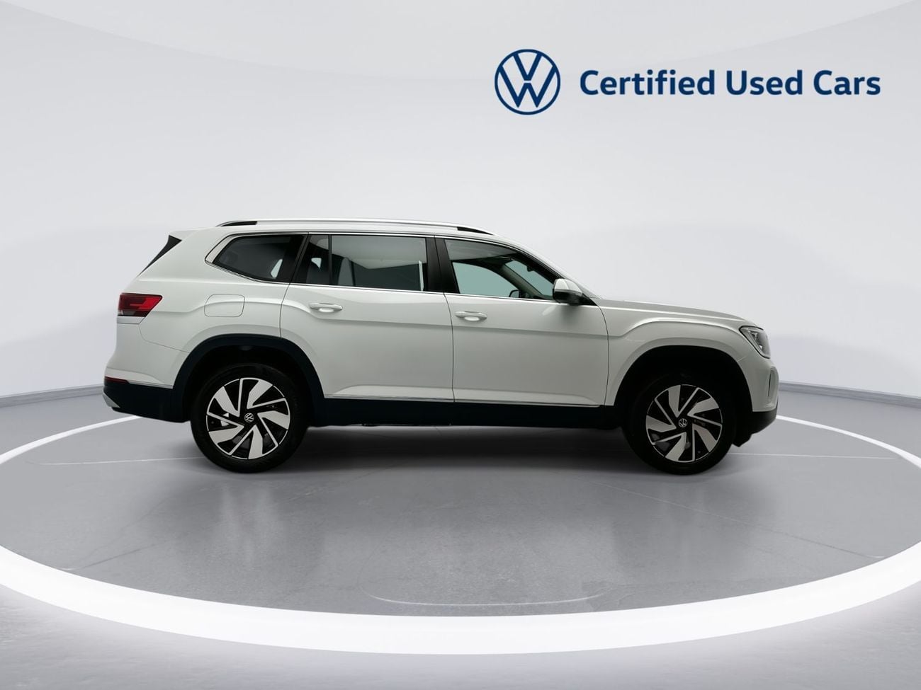 Volkswagen Teramont R-Line 3.6L R-Line 2L (Ref#40231) / 30,100 AED SAVINGS from New Car