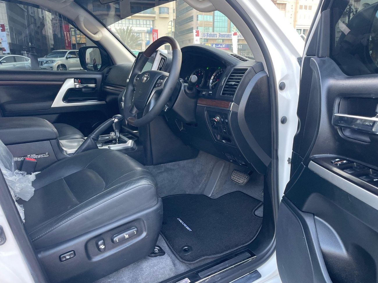 Toyota Land Cruiser VXR 200 Series Right Hand Side Drive