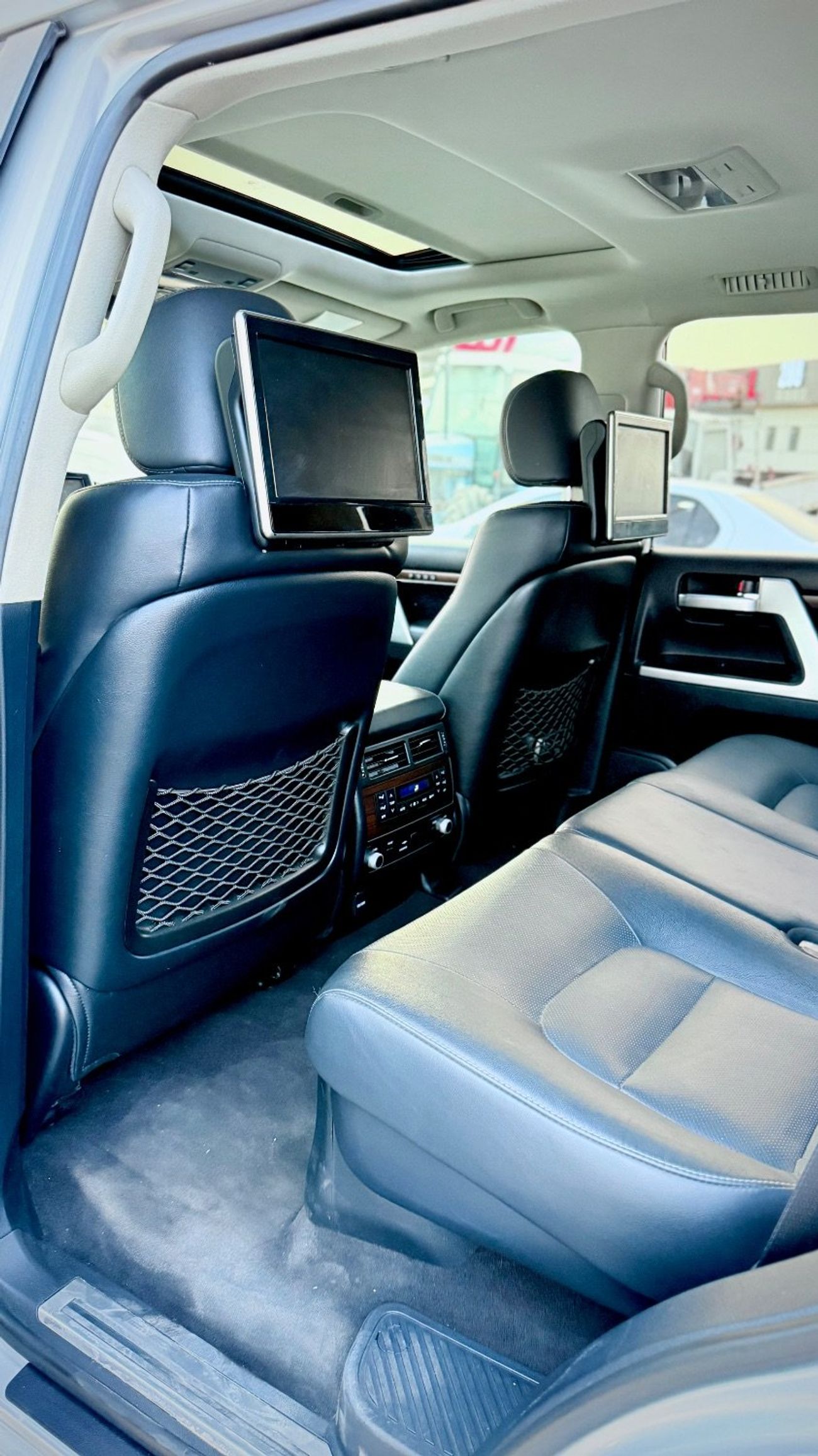 Toyota Land Cruiser 2021 Facelift 2023 Shape SAHARA V8 RHD DIESEL ENGINE FULL OPTION