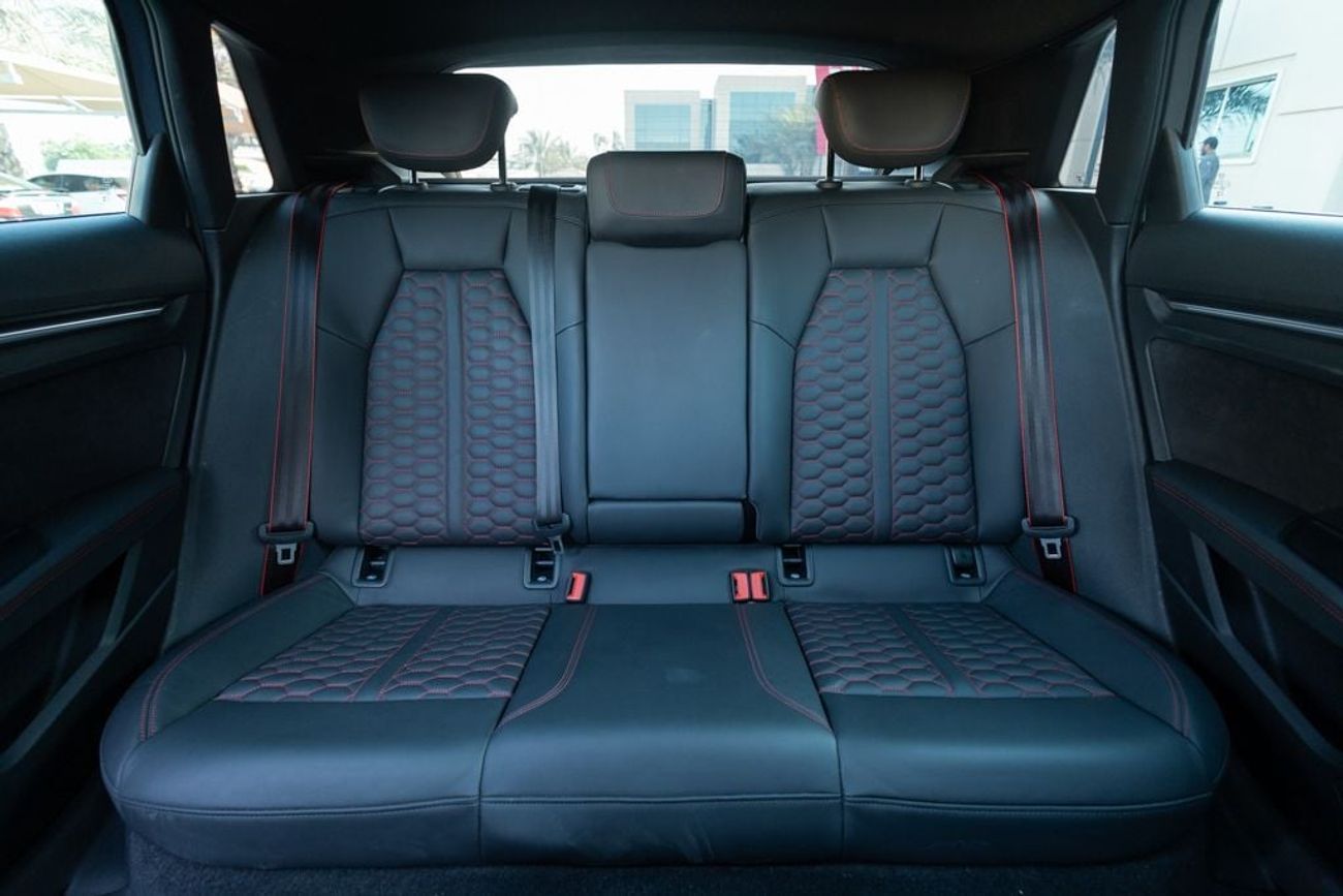 أودي RS3 TFSI quattro 2.5L Sportback