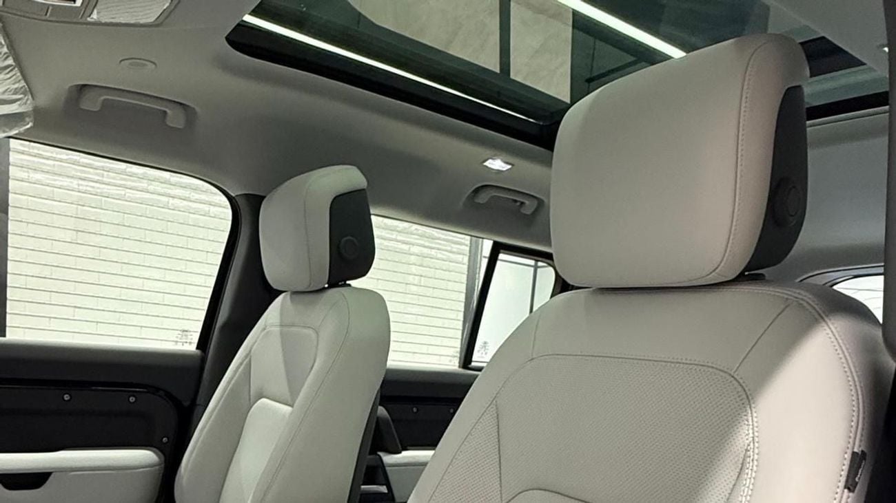 لاند روفر ديفندر 110 X-Dynamic HSE P400 3.0L