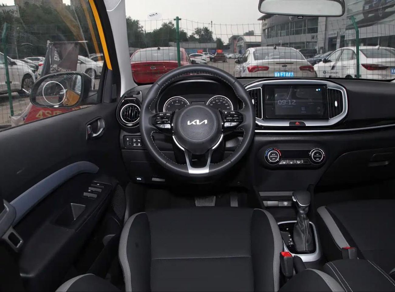 Kia KX1 KIA KX1 DUAL TONE 1.4L V4 PETROL CVT WITH SUNROOF.