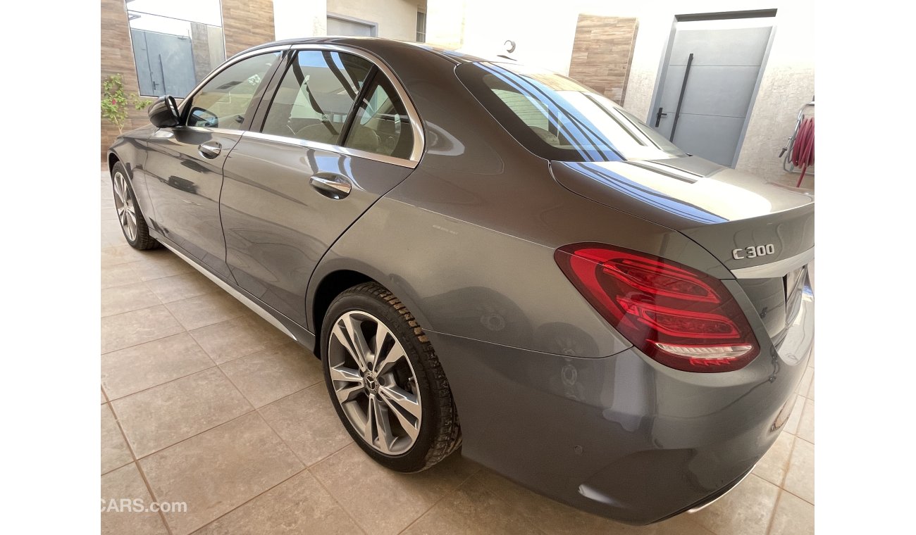 مرسيدس بنز C 300 C300 2.0L 4 matic