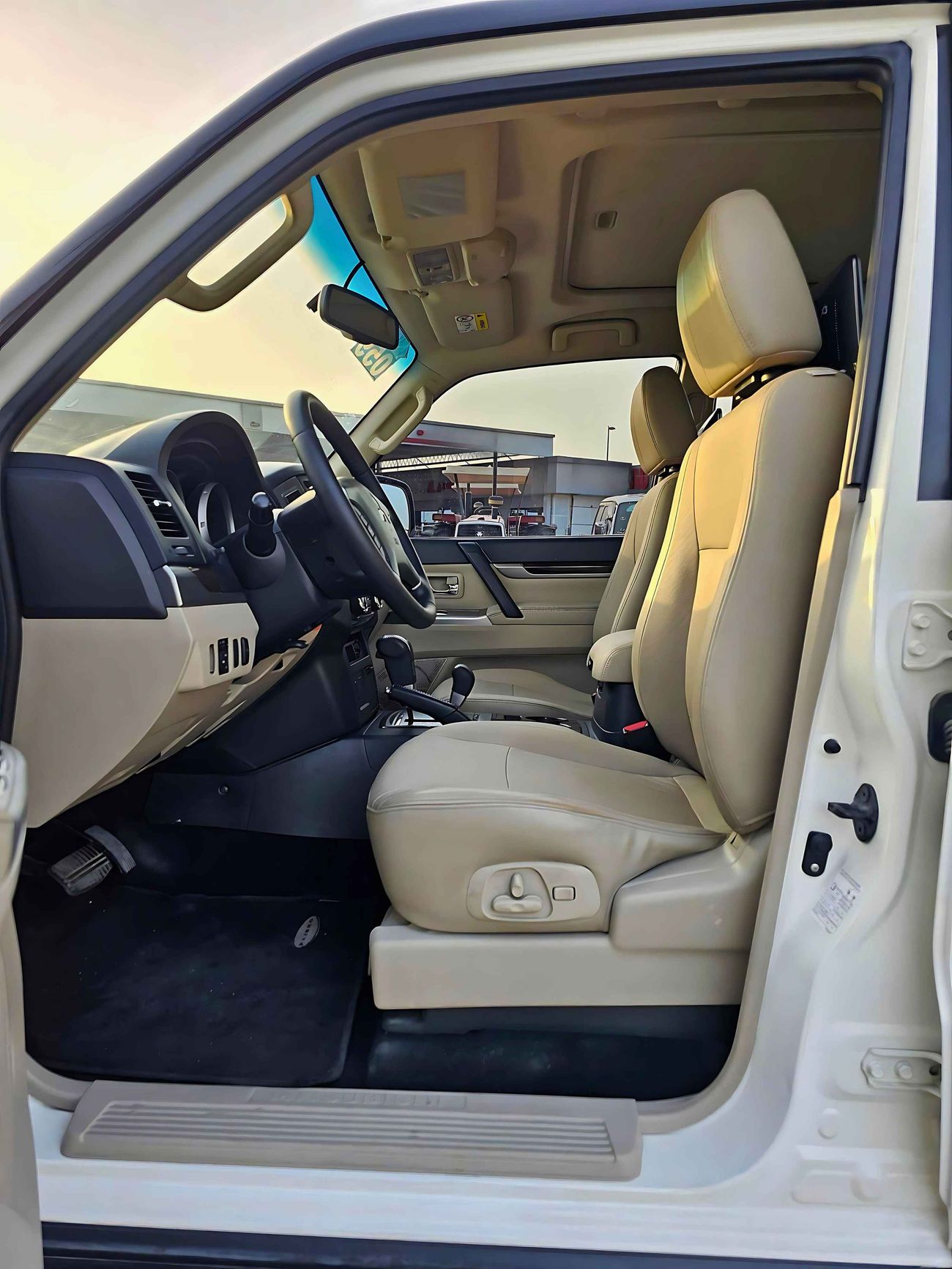 Mitsubishi Pajero PAJERO/ SIGNATURE EDITION/ SUNROOF LEATHER/ ELECTRIC SEAT/ 3.8 V6 4WD/FULL OPT/ EXPORT ONLY