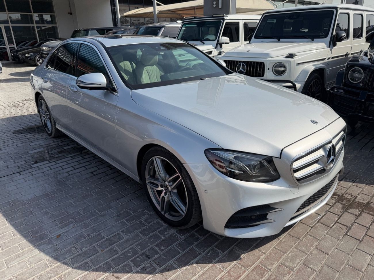 Mercedes-Benz E300 Premium 2.0L