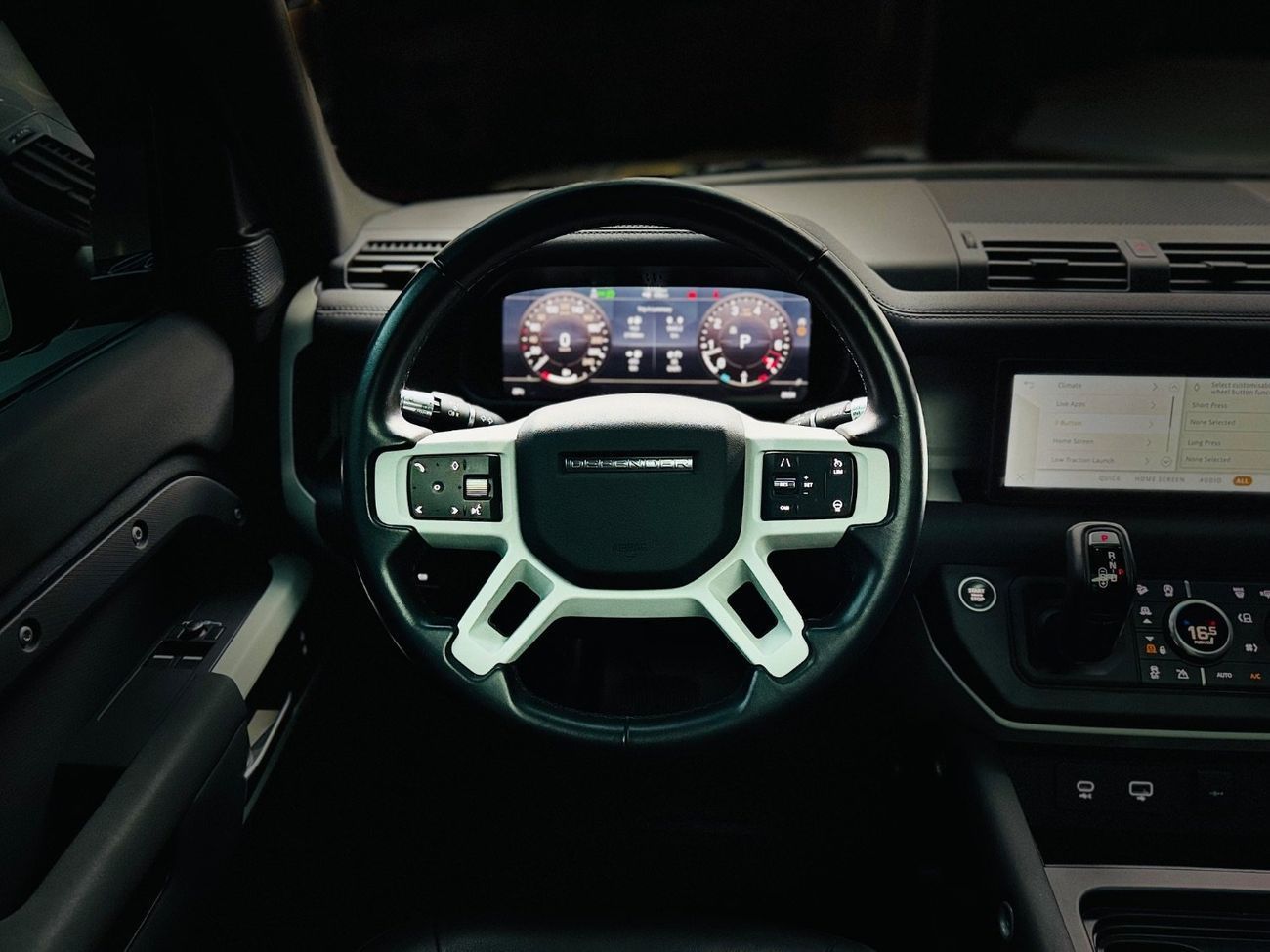 Land Rover Defender P300 90 SE 2.0L (5 Seater)