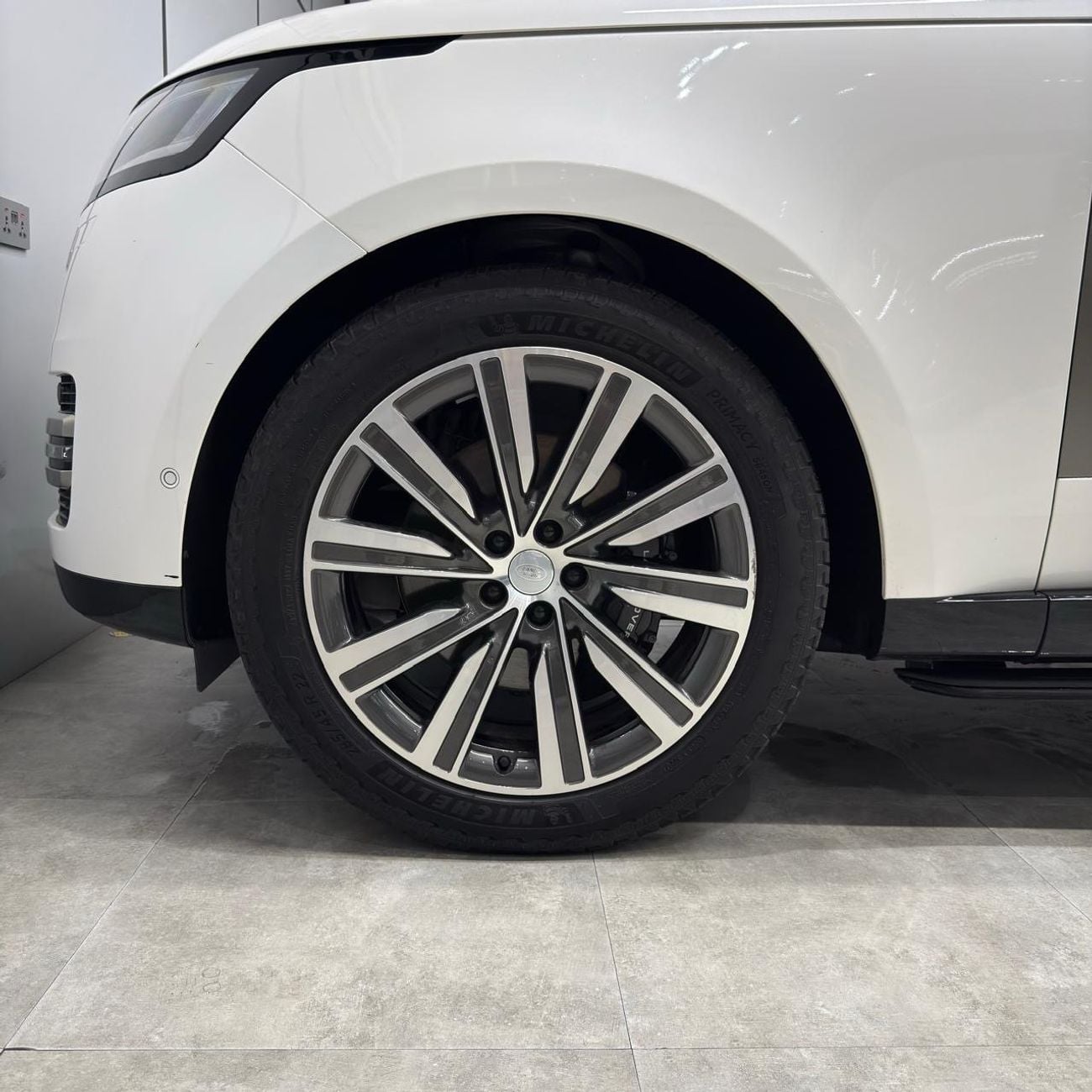 Land Rover Range Rover HSE P400 GCC warranty and service contract until 2030
