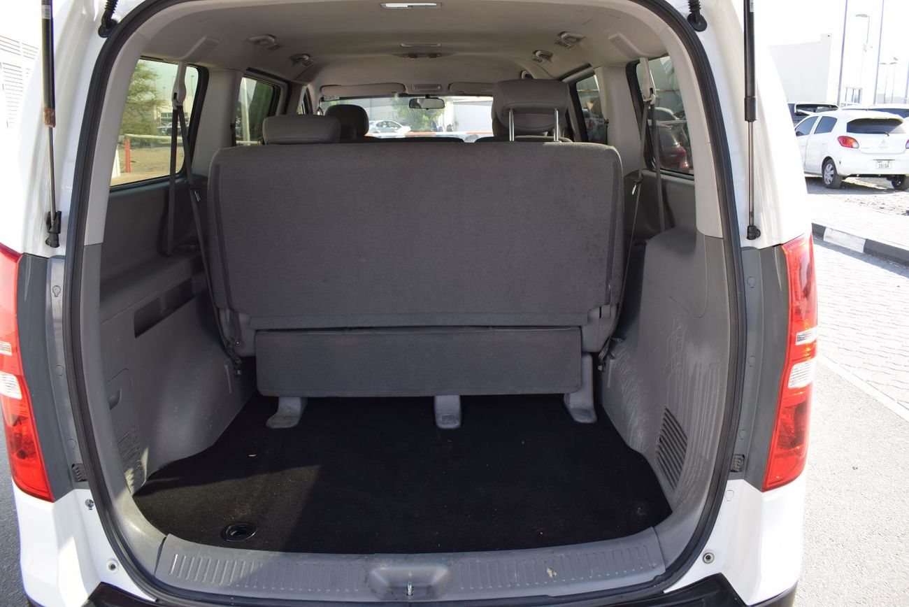 هيونداي H-1 Hyundai H-1 Passenger Van 9 seater, model:2020. Excellent condition