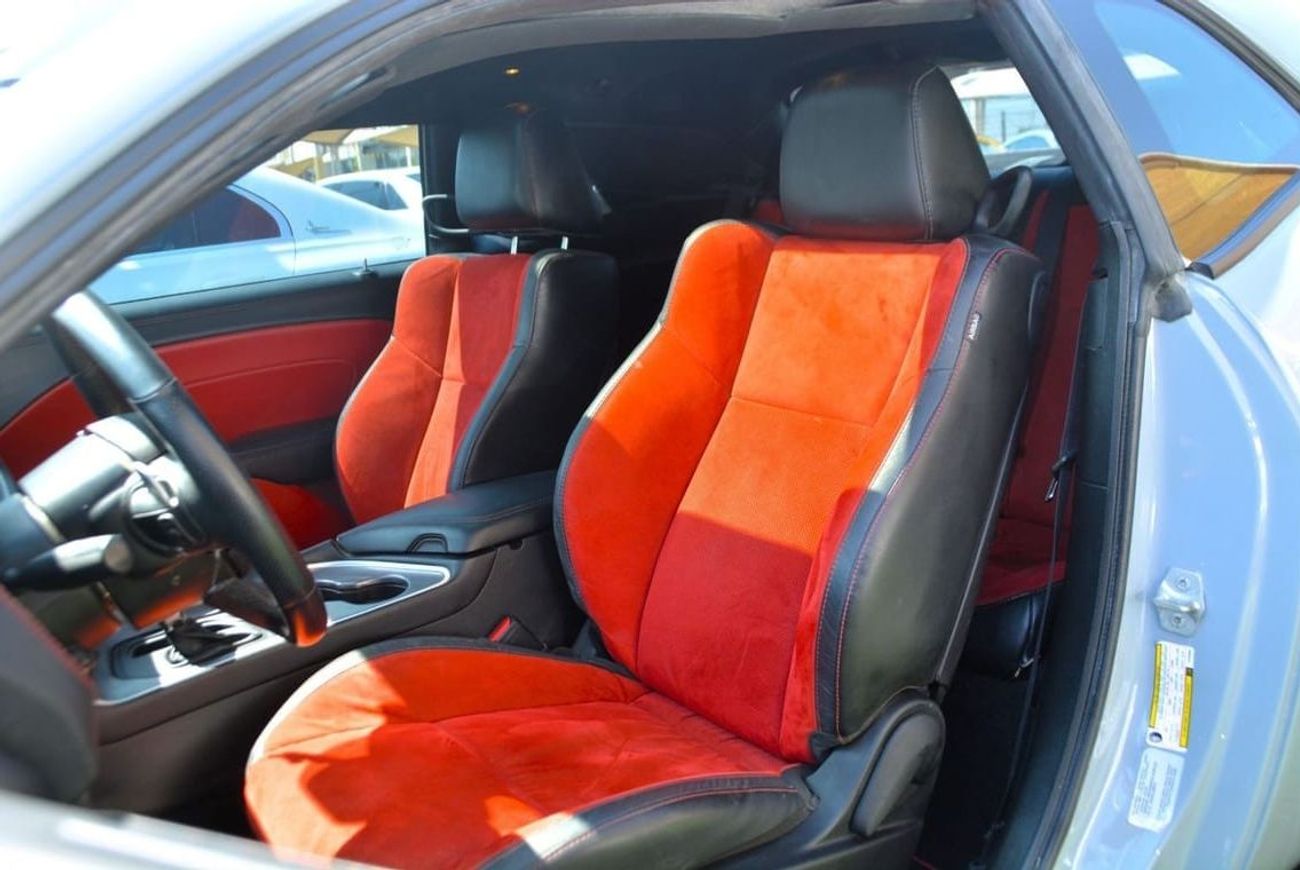 Dodge Challenger SXT Plus 3.6L