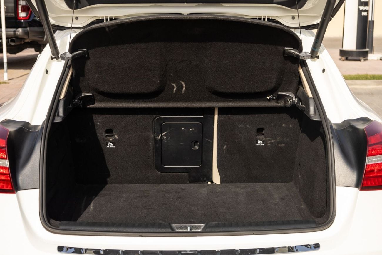 Mercedes-Benz GLA 220 Std 1.6L