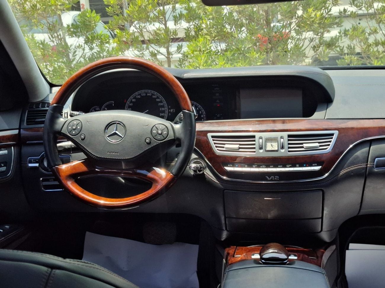 Mercedes Benz S600 Std 5.5L Mercedes-Benz S600 2012 full option