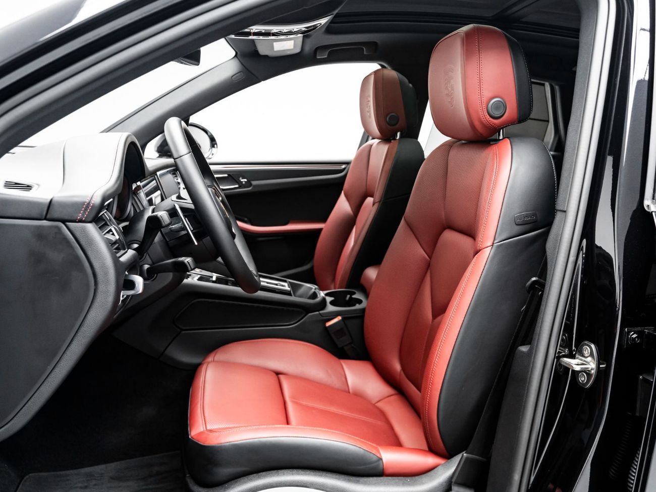 Porsche Macan Std 2.0L (252 HP) 2024 Porsche Macan, June 2026 Porsche Warranty, Full Service History, Low KMs, GCC