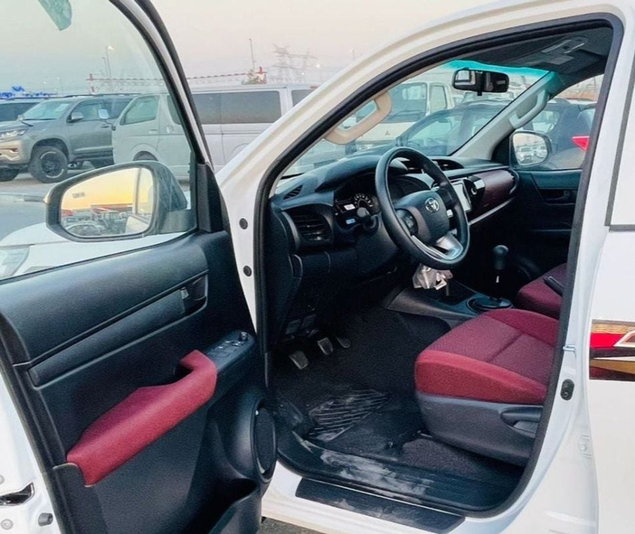 تويوتا هيلوكس PREMIER GL 2.4L Double Cab Utility