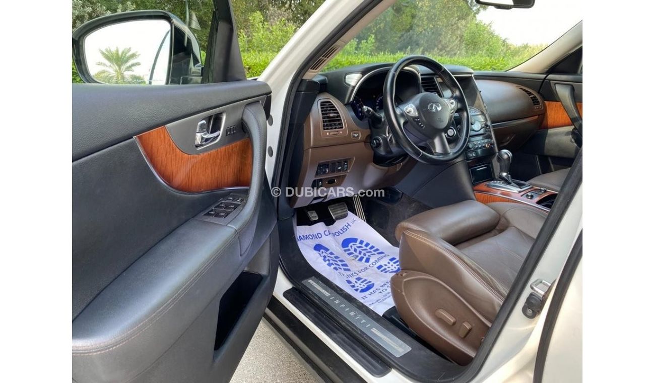Infiniti QX70 Sport Luxury