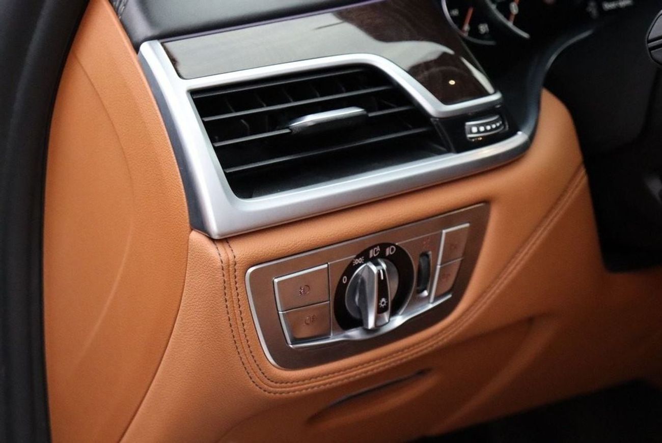 بي أم دبليو 740Li Exclusive 3.0L (335 HP) BMW 740LI VIP / 2017 / GCC / Free Accident/ V6