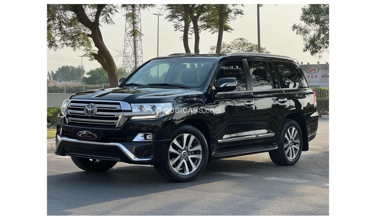 Toyota Land Cruiser TOYOTA LAND CRUIZER 2017 GCC VXR 5.7 TOP OF RANGE ORIGINAL PAINT FULL SERVICE HISTORY