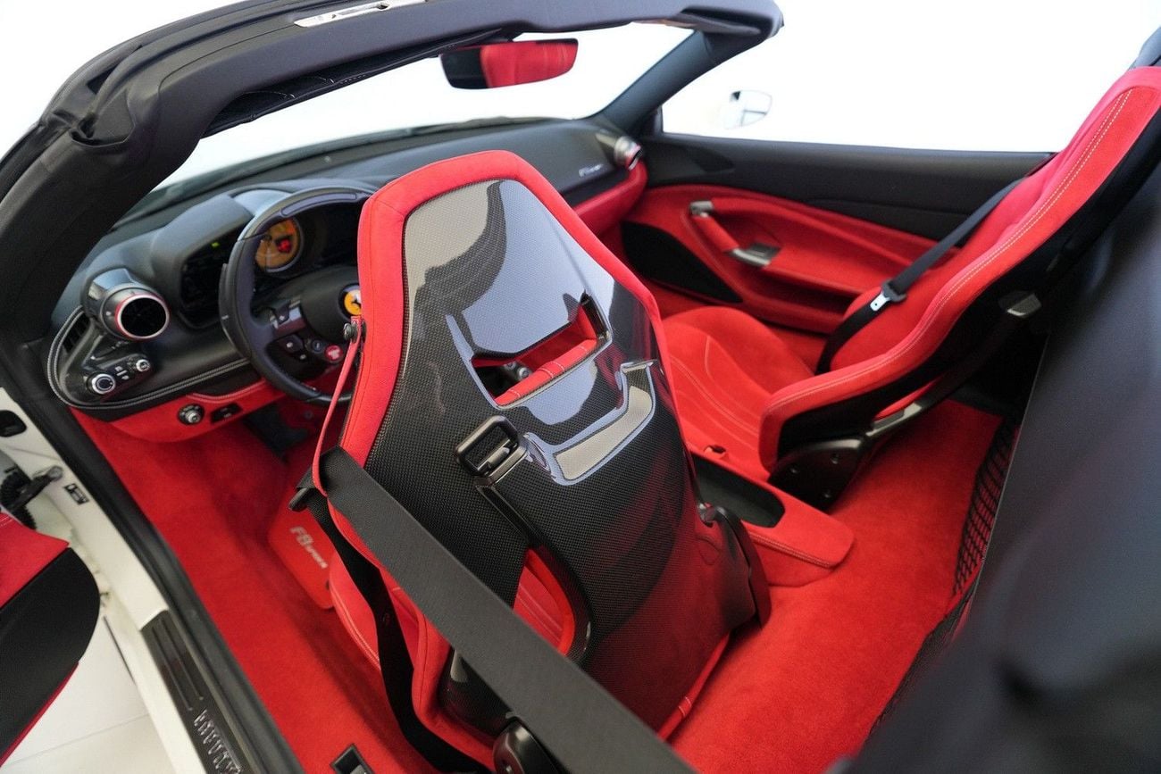 فيراري ف ٨ سبيدر STD (3.9L · 8 Cyl · Automatic · Petrol · Convertible · Rear Wheel Drive · 2 Seats · 2 Door)