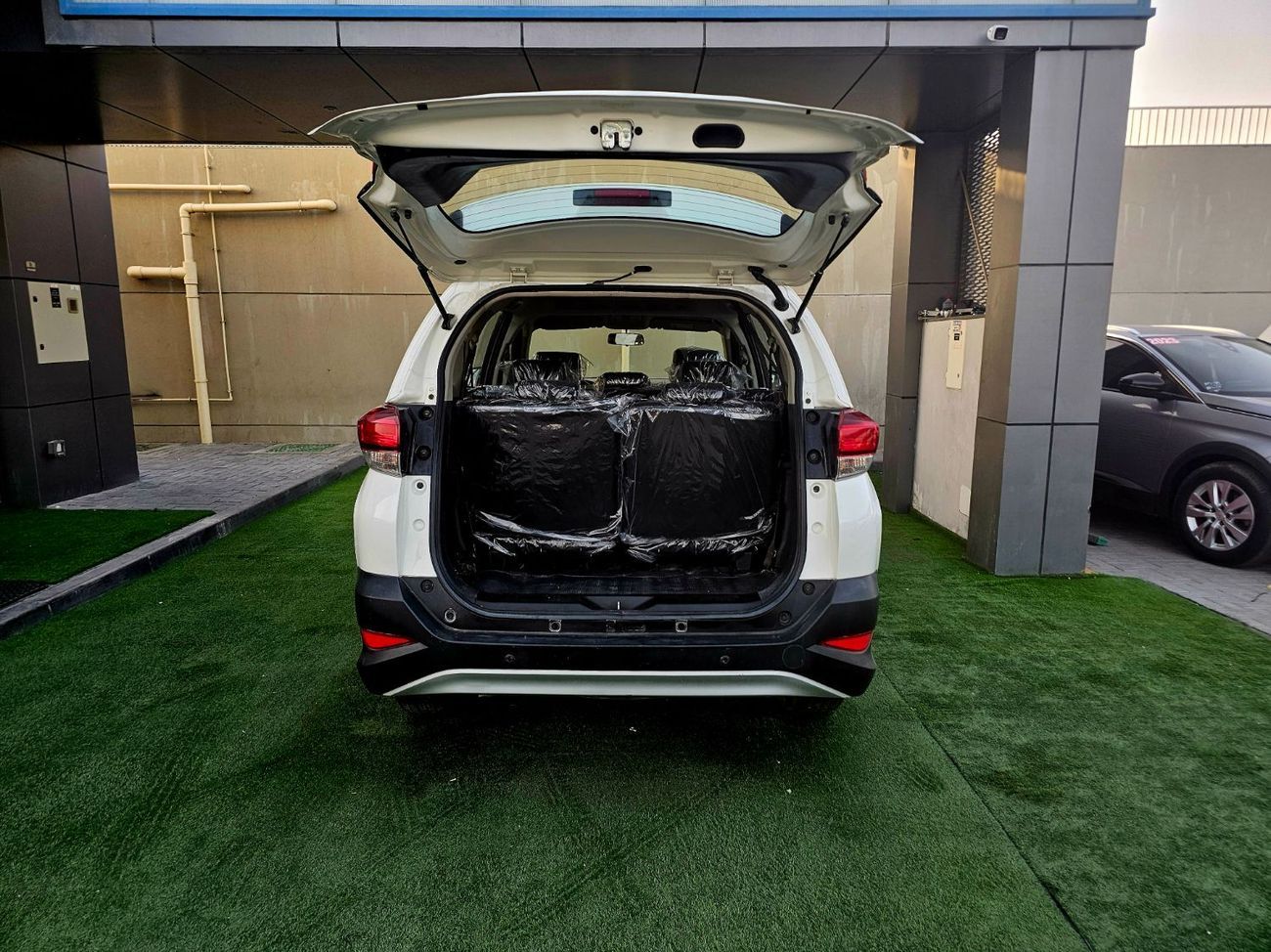 تويوتا راش EX/ PASSENGER 7 SEATS/ LOW MILEAGE