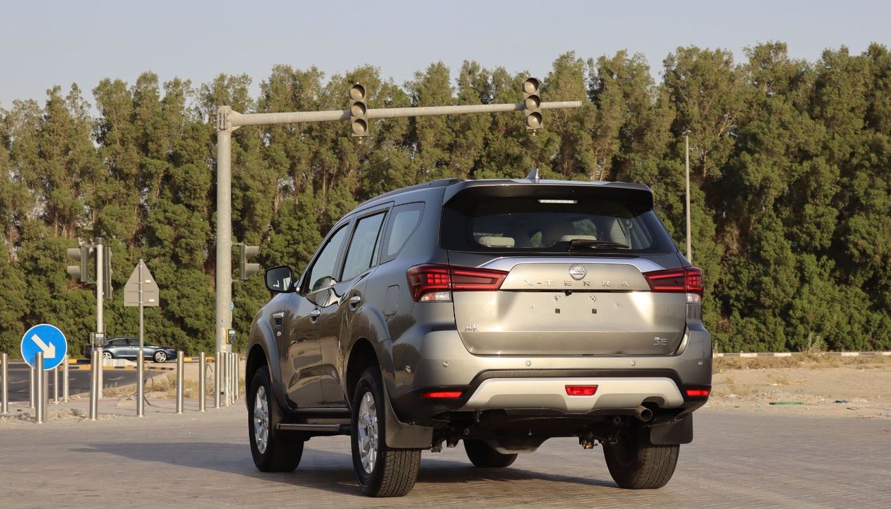 نيسان إكستيرا SE 2.5L RWD