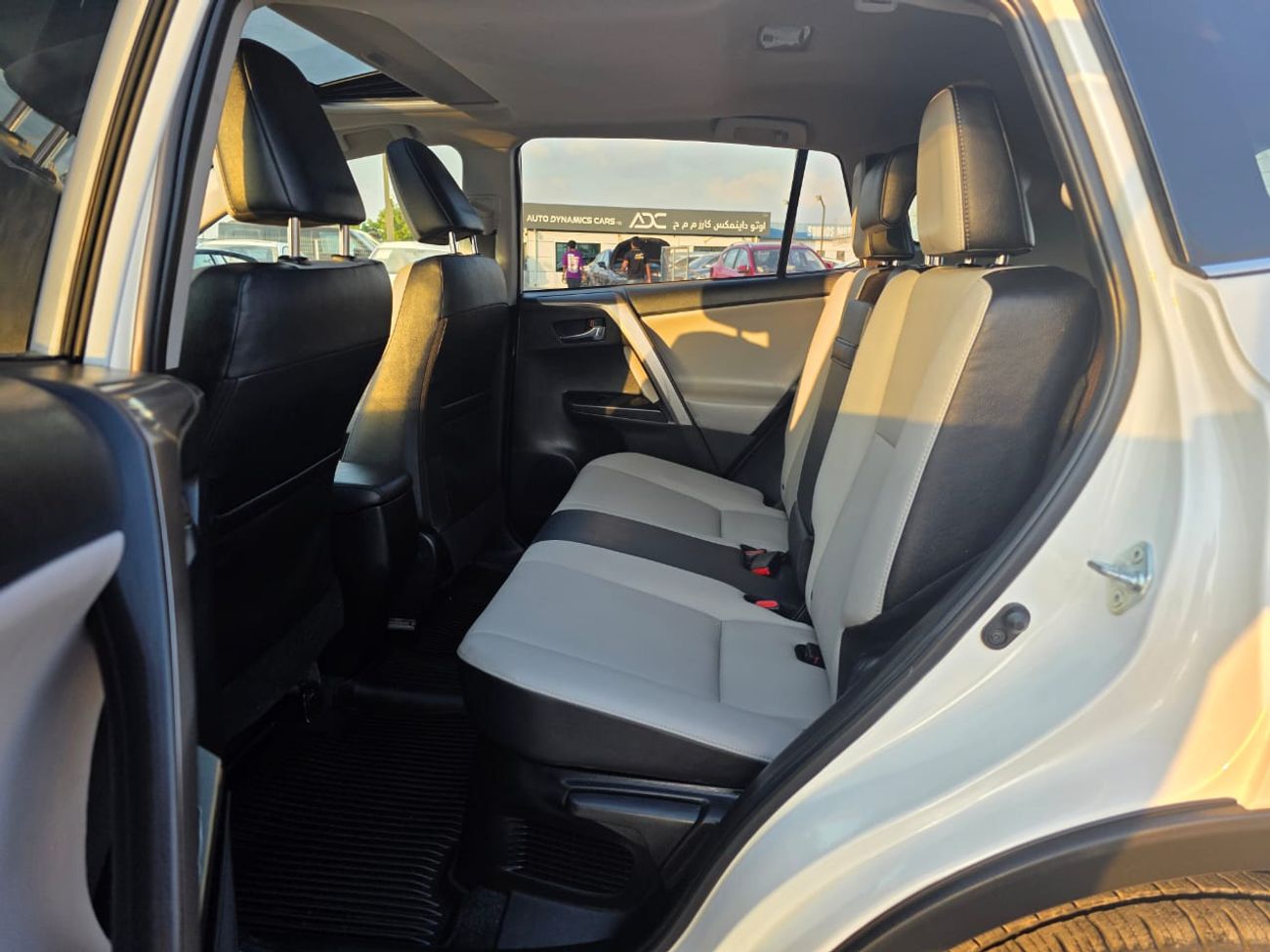 تويوتا راف ٤ 2.5L (AWD) hybrid limited