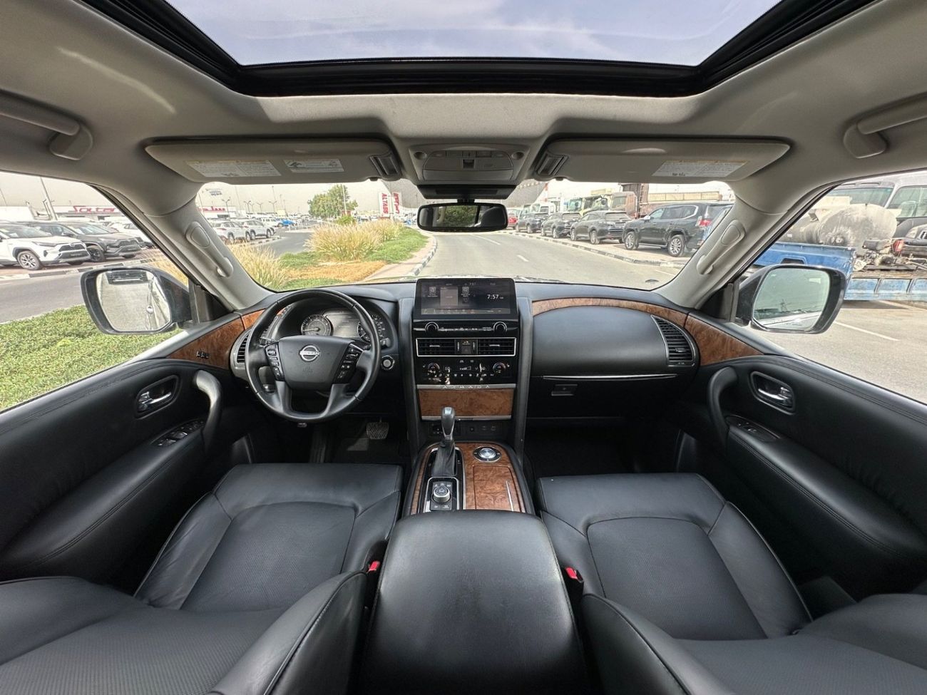 نيسان أرمادا SL 360 camera, sunroof perfect condition Full Option