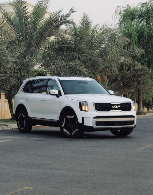 كيا تيلورايد The Kia Telluride is a popular 3-row, 7-8 seater midsize SUV, recognized for its luxurious, upscale 