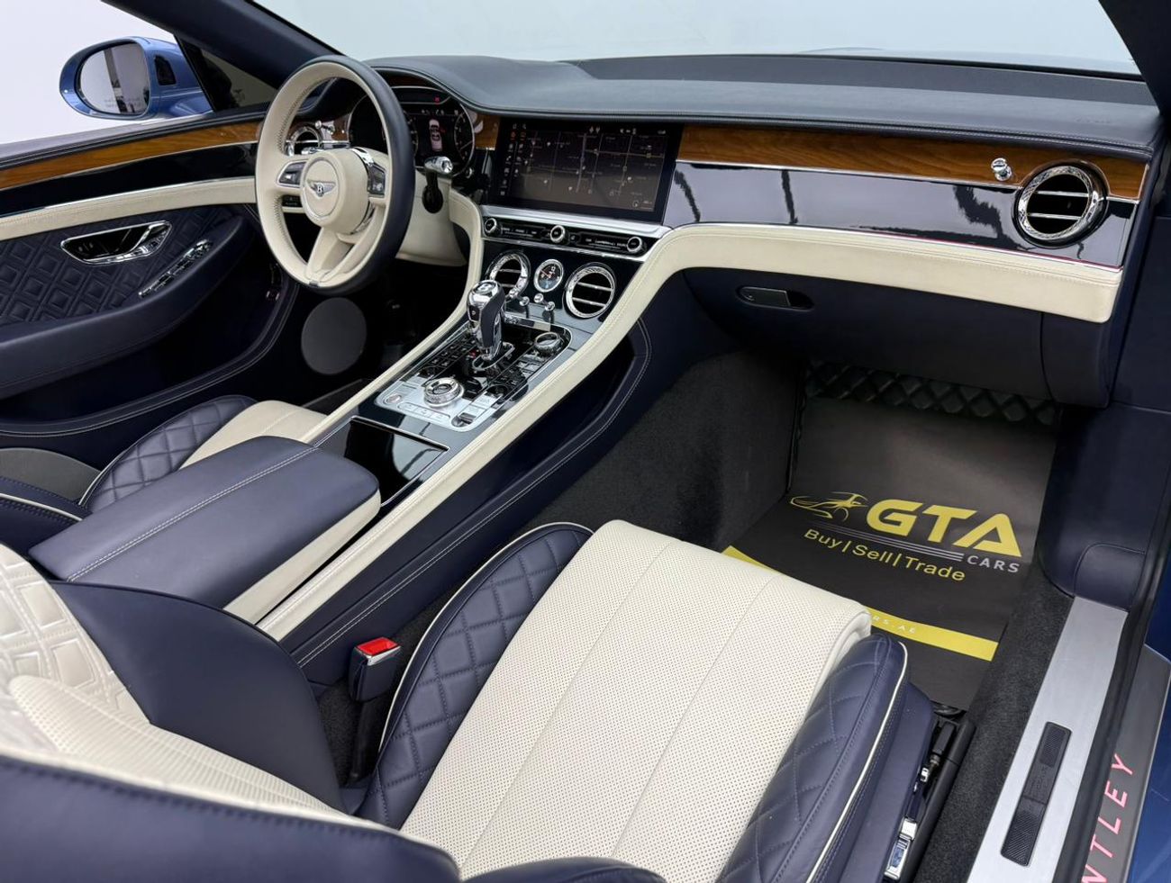 بنتلي كونتيننتال جي تي سي 2022 Bentley Continental GTC V8 ,Bentley Warranty+Service Contract+Full Service History ,GCC