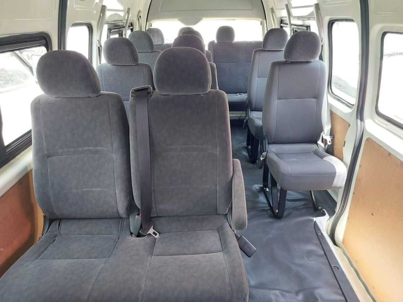 Toyota Hiace GL TOYOTA HIACE COMMUTER VAN RHD 2018 MODEL 3.0 L DIESEL AUTOMATIC(PM21278)