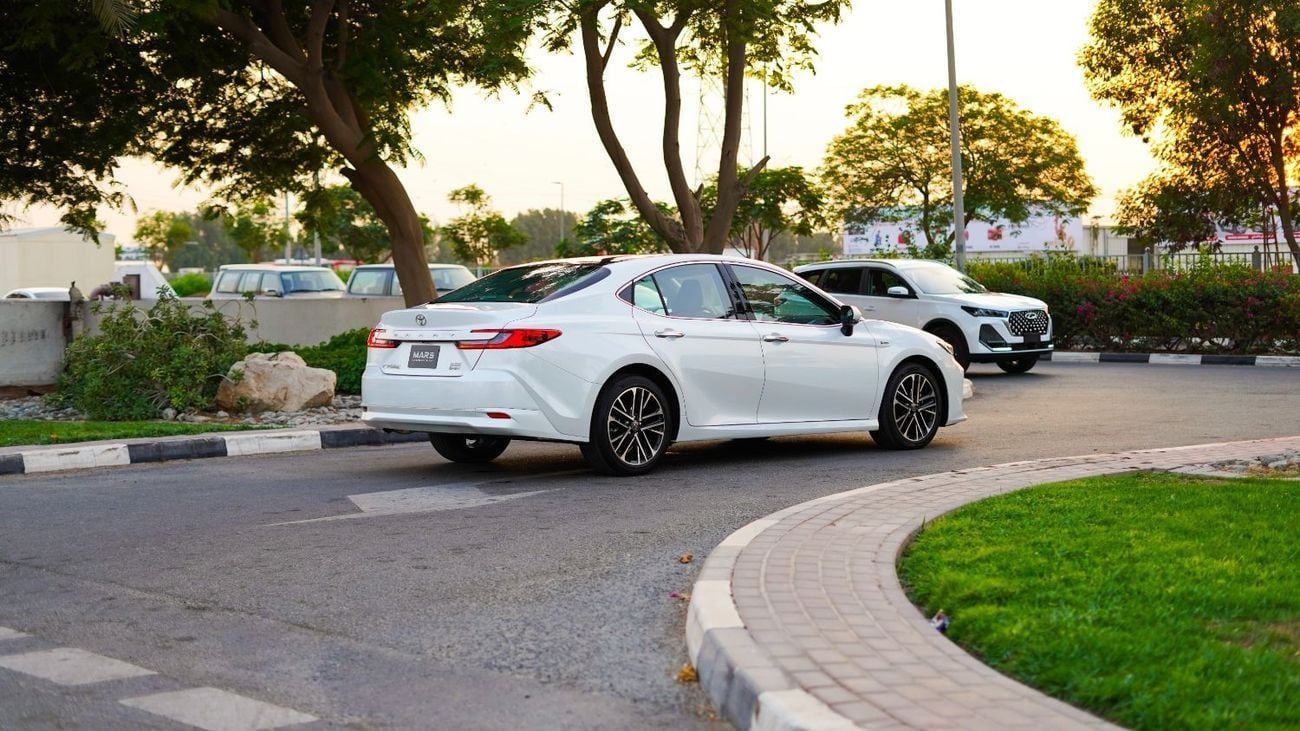 تويوتا كامري Limited 2.5L Hybrid