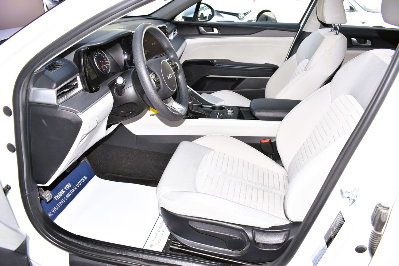 Kia K5 AED 1199 PM | 2.0L STD GCC DEALER WARRANTY