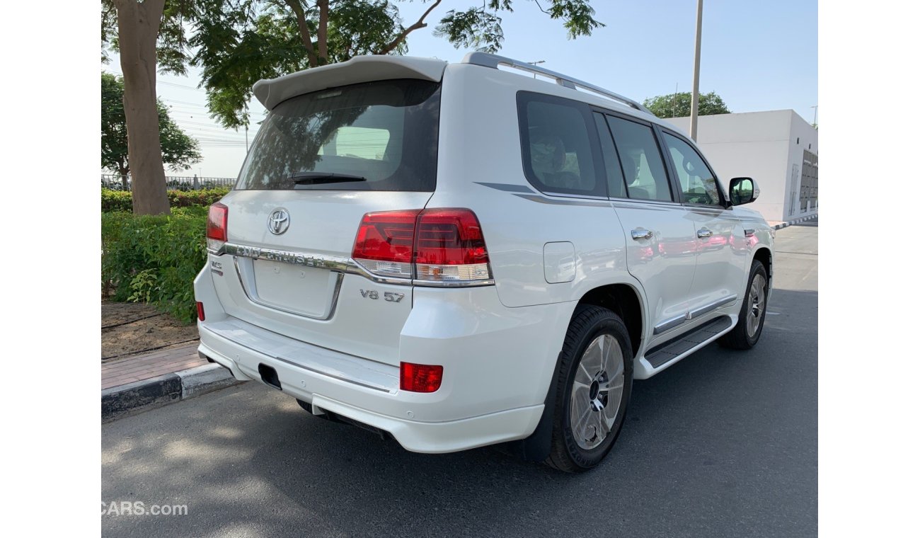 Toyota Land Cruiser VXS GRANDTOURING MY2021 ( DIAMOND SEATS / GT KIT / GT ALLOY WHEELS / STICKER ) GCC