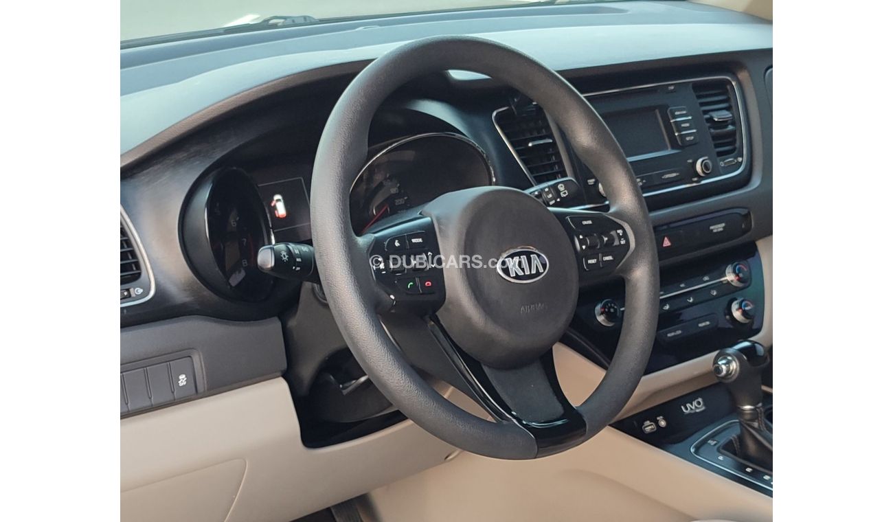 كيا سيدونا V6