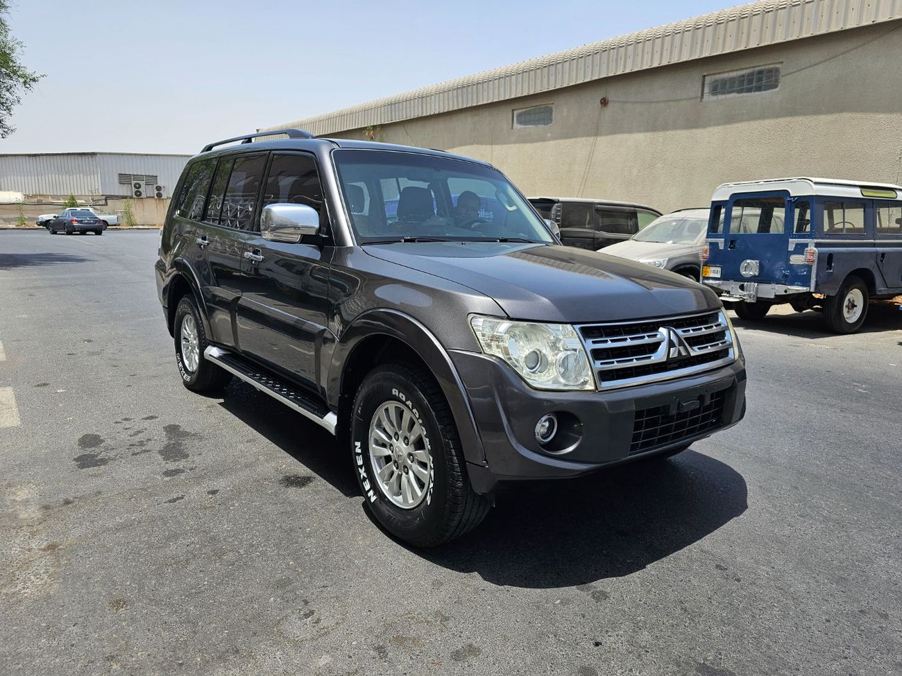 Mitsubishi Pajero GLS Base 3.5L (7 Seater)