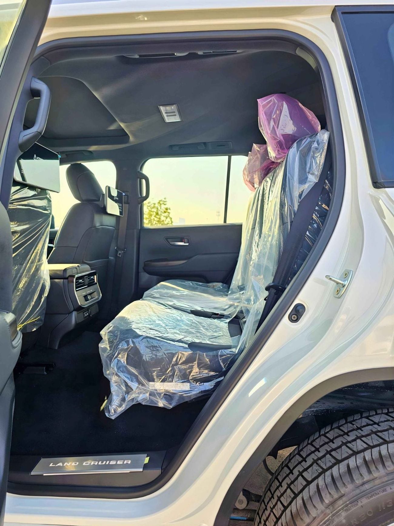 Toyota Land Cruiser GXR TWIN TURBO || 3.5L V6 PETROL | REAR ENTERTAINMENT SCREEN (CODE # GXR3M2)
