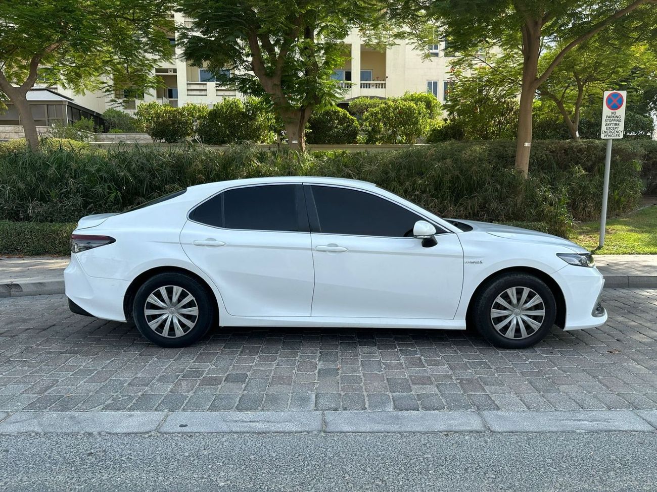 Toyota Camry LE Hybrid 2.5L