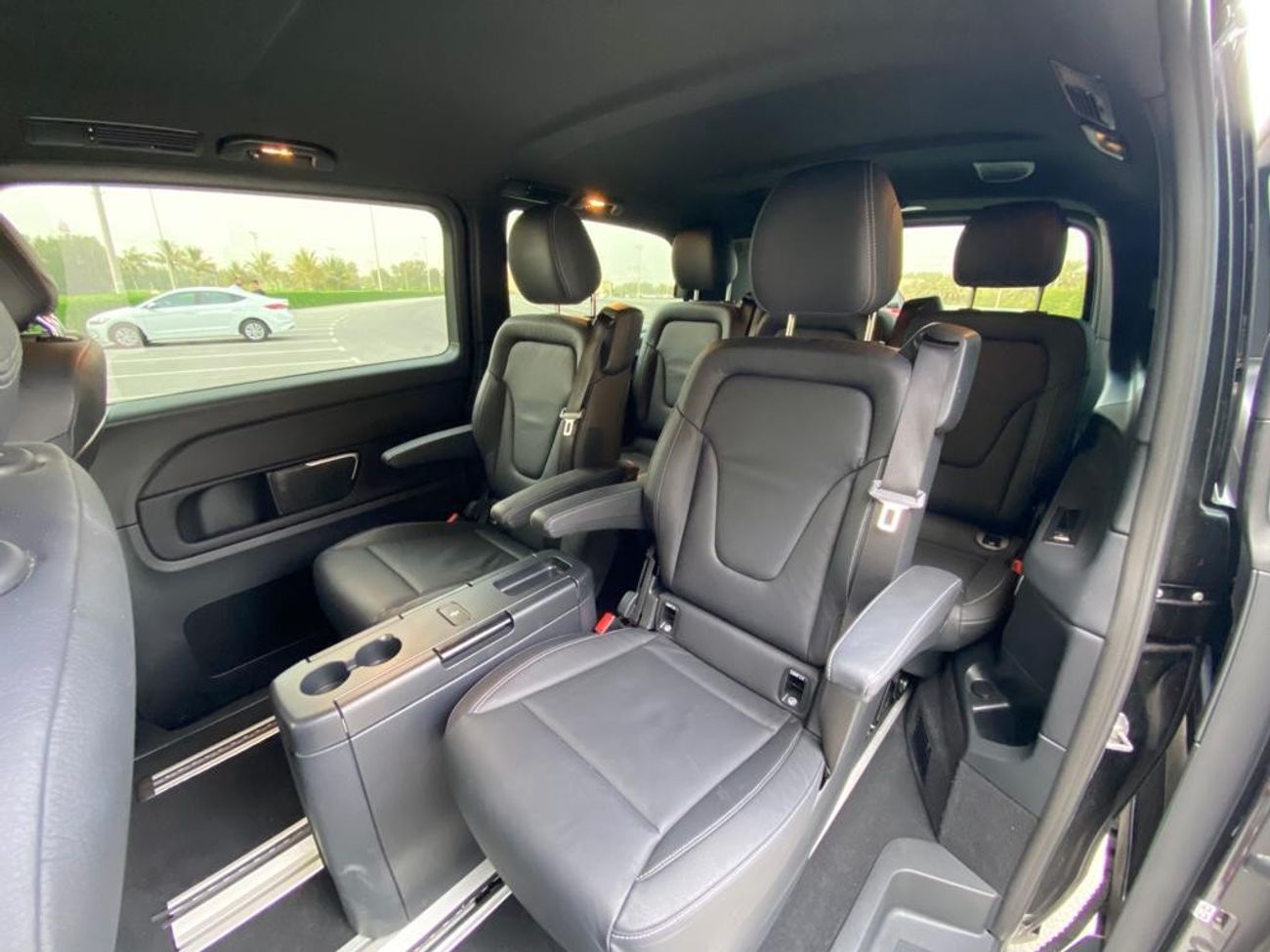مرسيدس بنز V 300 Mercedes V-300 Desil V4 2022 Orginal Paint - Low Mileage - under warrnty Germany
