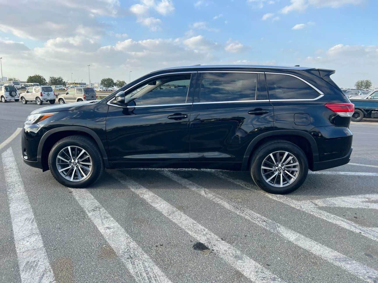 تويوتا هايلاندر 2017 TOYOTA HIGLANDER XLE // LEATHER & ELECTRIC SEATS  // PUSH START // SUNROOF - REAR DOOR OPEN CLO