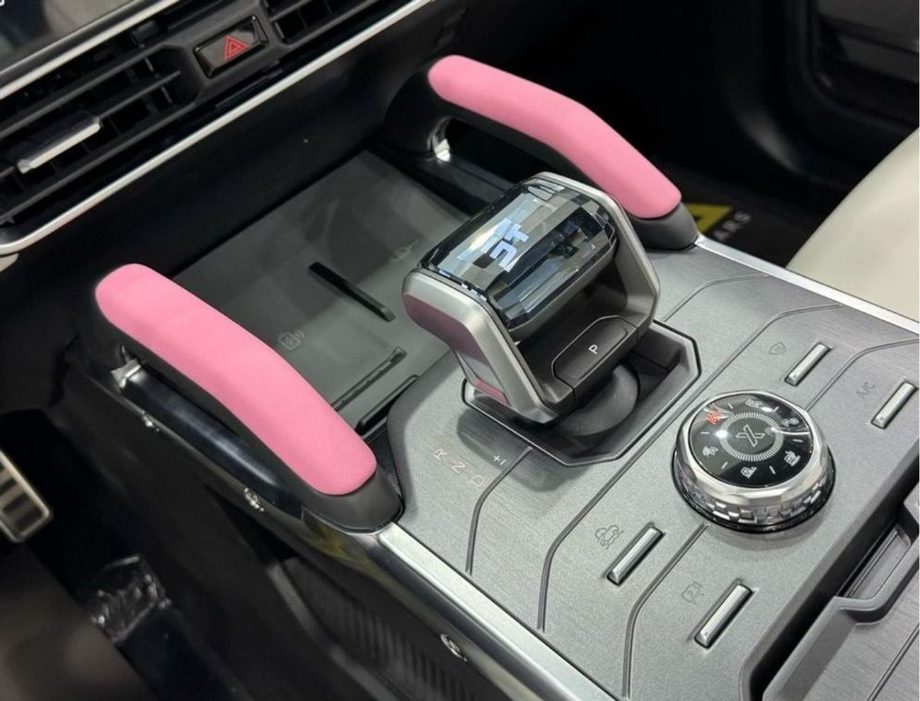 Jetour T2 Std 2.0L 2024 Jetour T2 (defender kit) Full Options, 1 Year Warranty, Excellent Condition