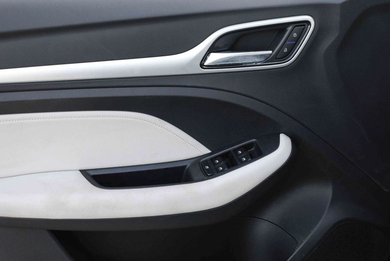 MG ZS 2025 MG ZS LUXURY 1.5 - WHITE inside BEIGE | Export Price