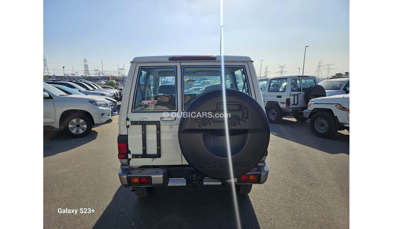 Toyota Land Cruiser 2023 Toyota Land Cruiser 71 4.0L V6 with Difflock