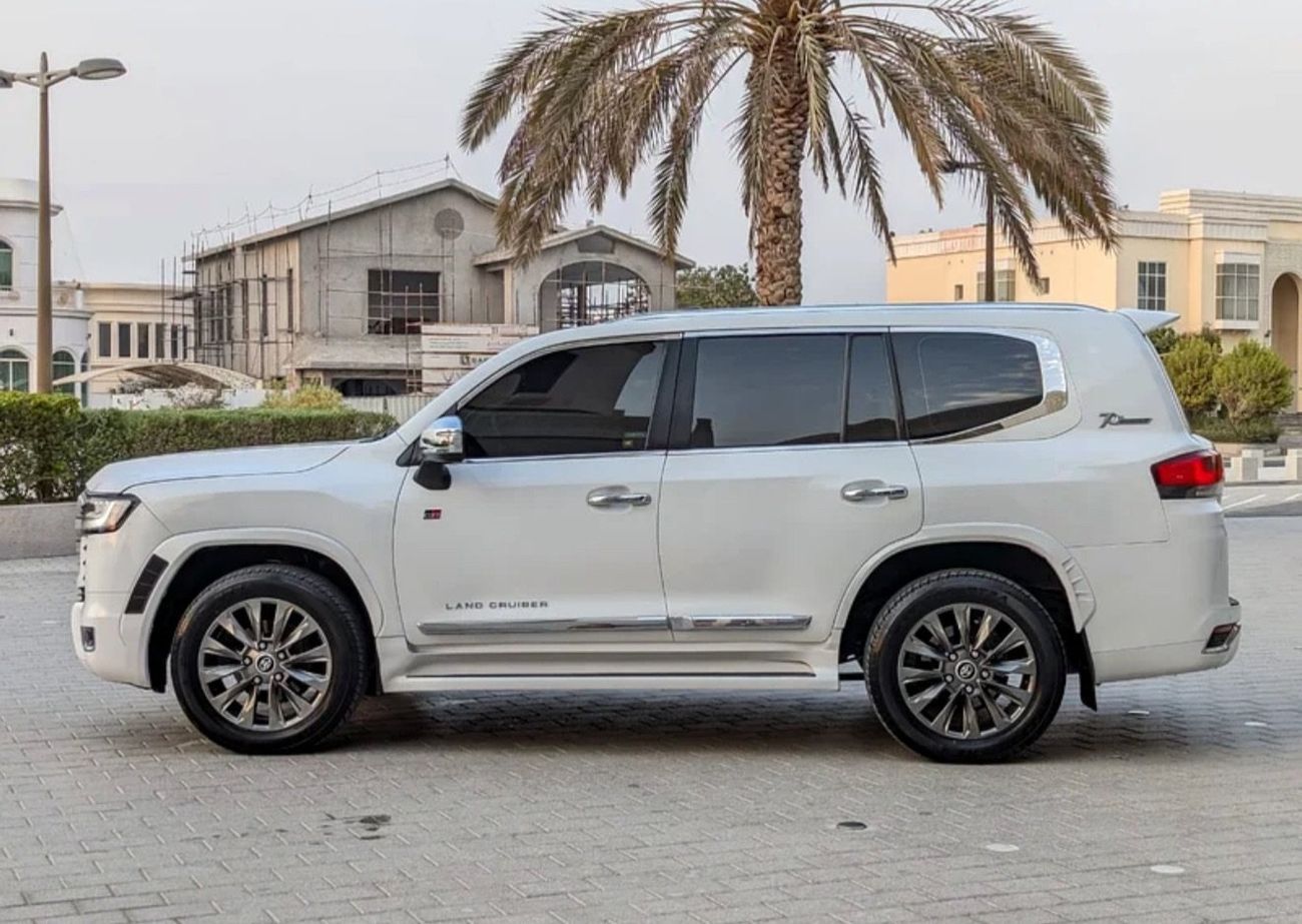 Toyota Land Cruiser 2015 FACELIFTED 2025 WITH INTERIOR AND EXTERIOR V8 FULL OPTION IN EXCELLENT CONDITION