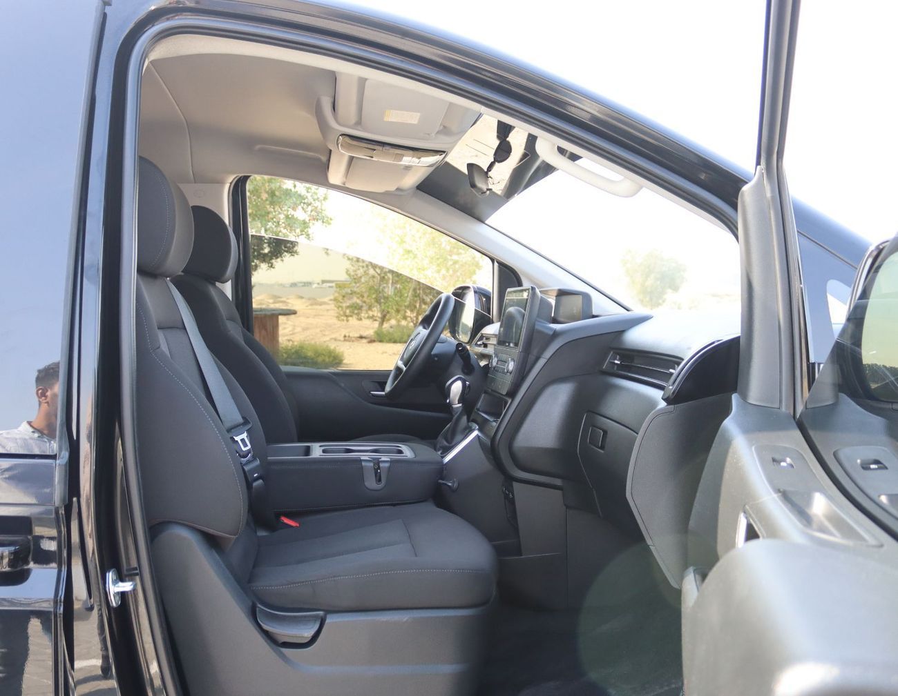 Hyundai Staria 3.5L Comfort (9 Seater) Hyundai Starea - 2023 - GCC - Accident-Free - 3.5L  - 9 Seats - Low Mileage