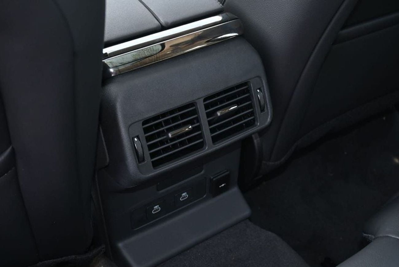 لاند روفر رينج روفر فيلار Land Rover Range Rover Velar, R Dynamic SE 2.0L Turbo AWD, Model 2025, Color Santorini Black