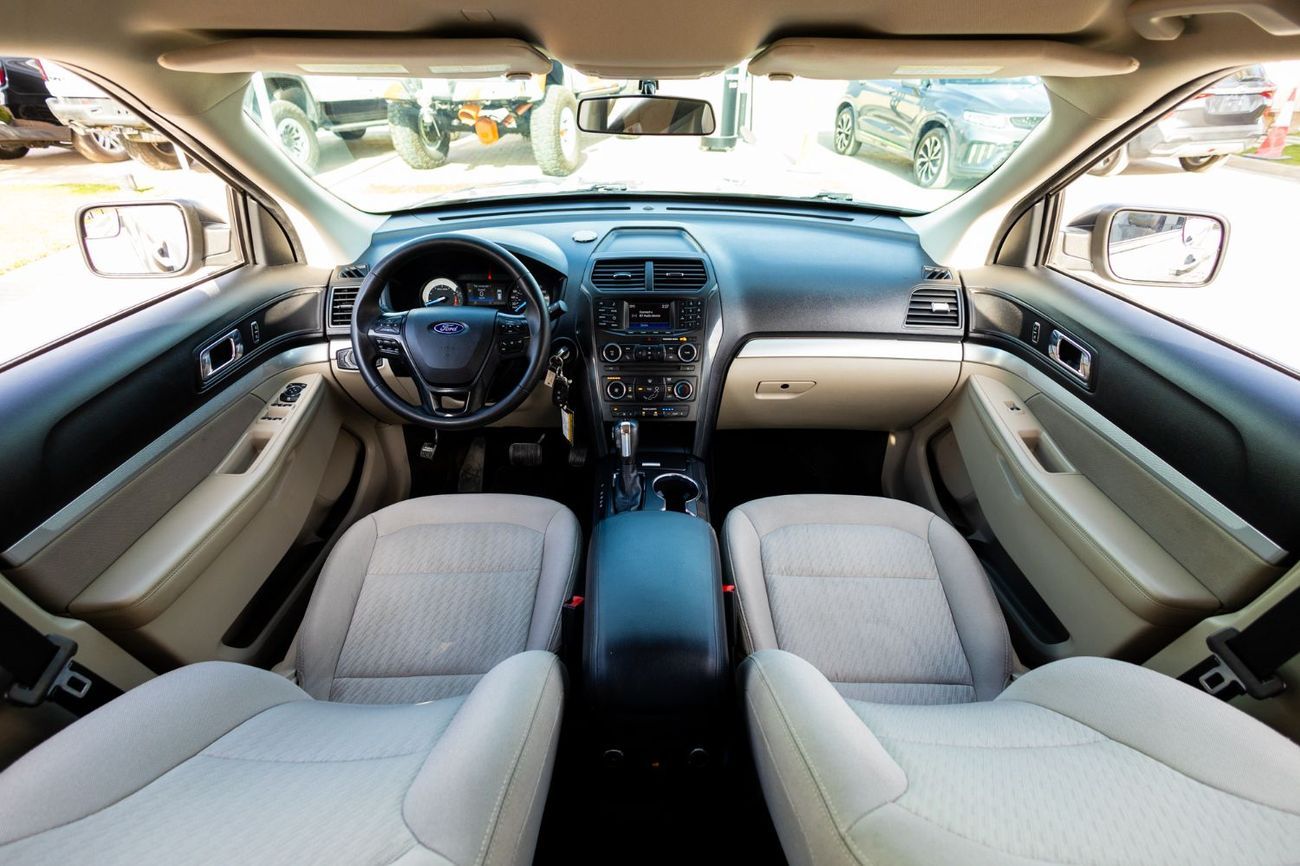 Ford Explorer Std 3.5L 4WD